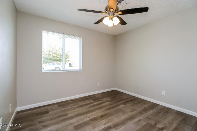 011-photo-bedroom-11713418