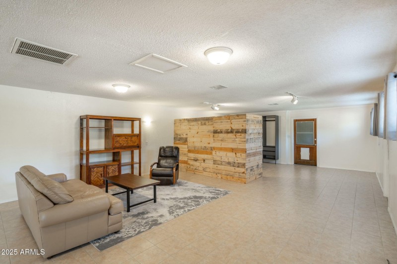 18-web-or-mls-1210-white-spar-rd