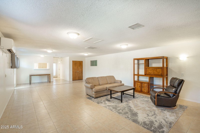 20-web-or-mls-1210-white-spar-rd