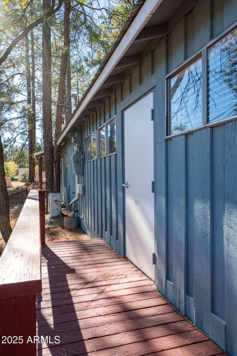 28-web-or-mls-1210-white-spar-rd