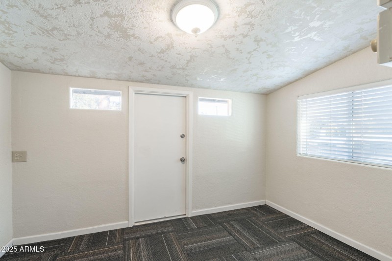1-web-or-mls-1210-white-spar-rd