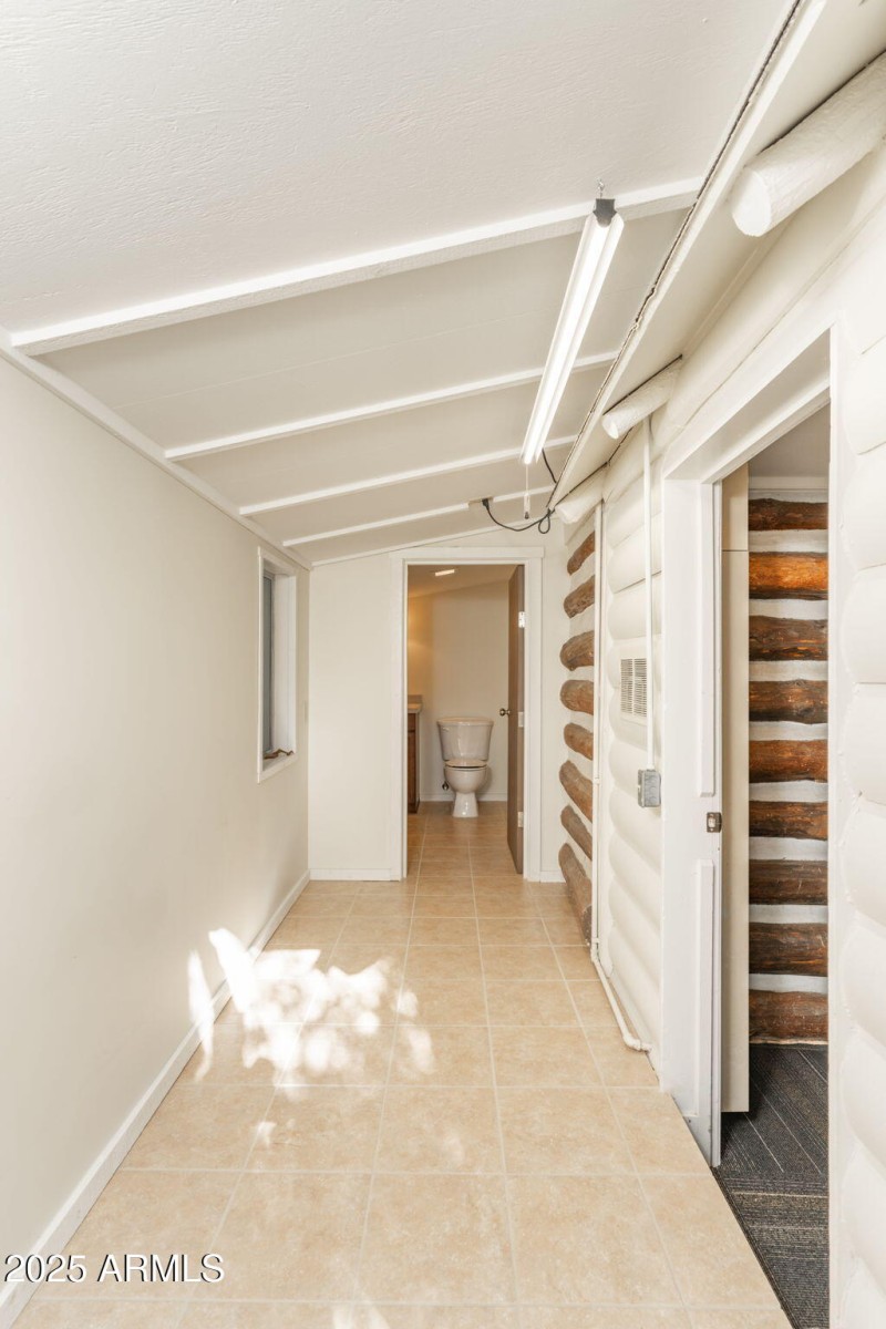 7-web-or-mls-1210-white-spar-rd