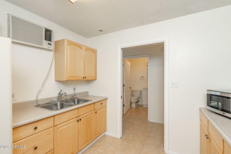 11-web-or-mls-1210-white-spar-rd