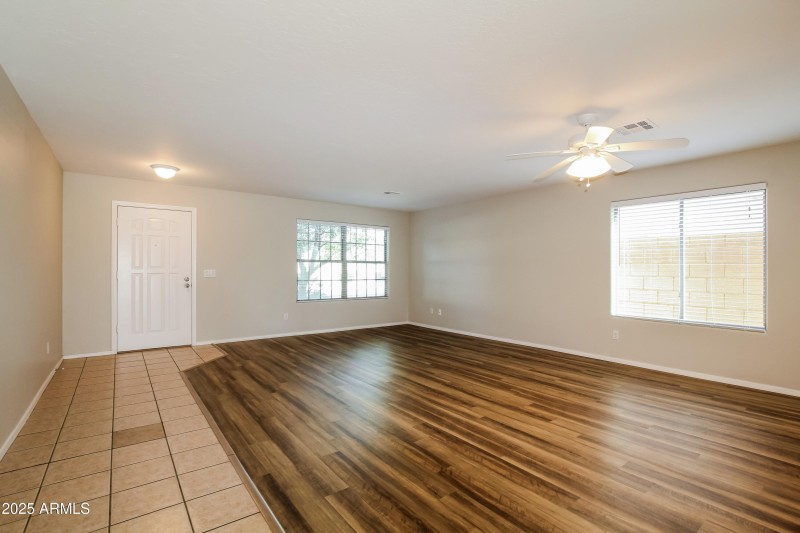 003-photo-living-room-8296736