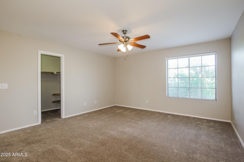 012-photo-bedroom-8296731