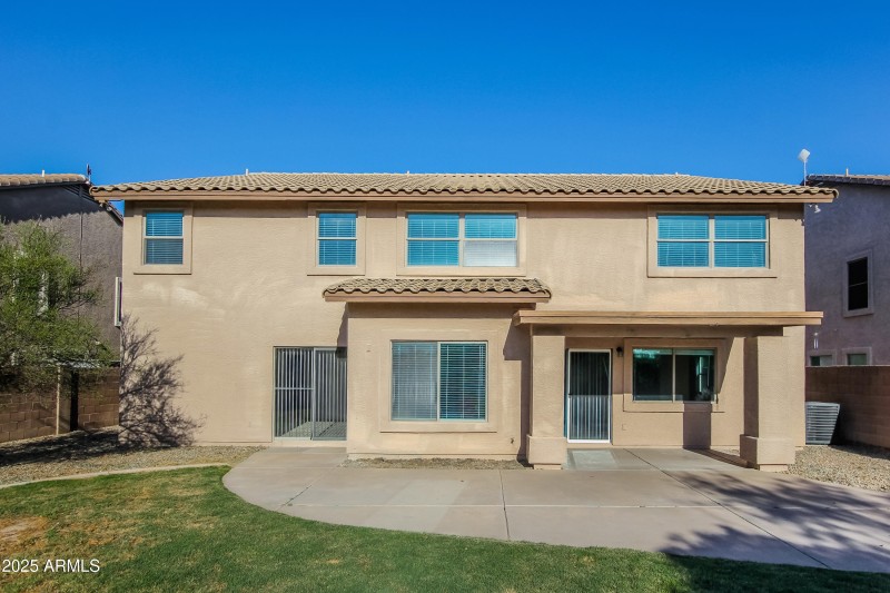 016-photo-rear-view-8296733