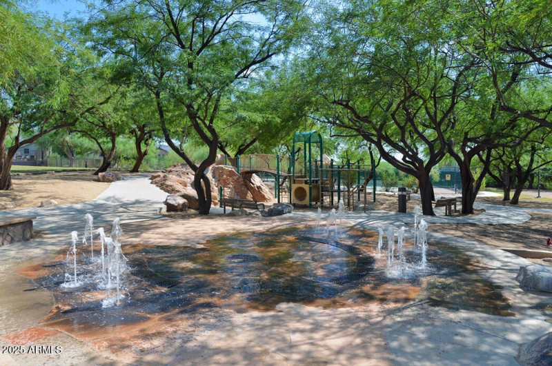 MMR, Paradise Lane Playground
