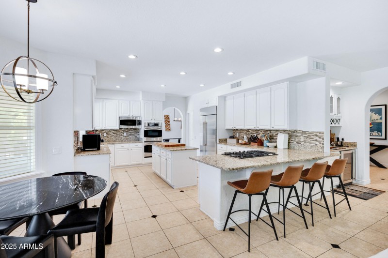 Kitchen & Breakfast Nook