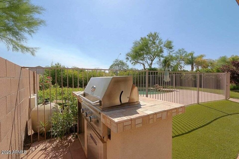 20160602195335350039000000-o