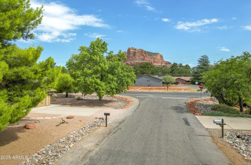 Creek Rock Rd