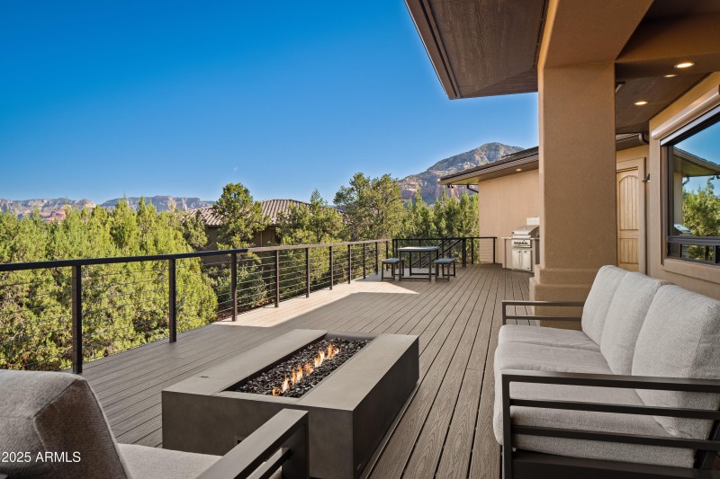 ACCESS PATIO OFF PRIMARY SUITE