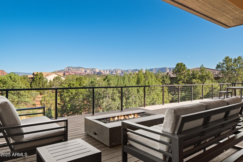 MAIN LEVEL DECK WITH VIEWS