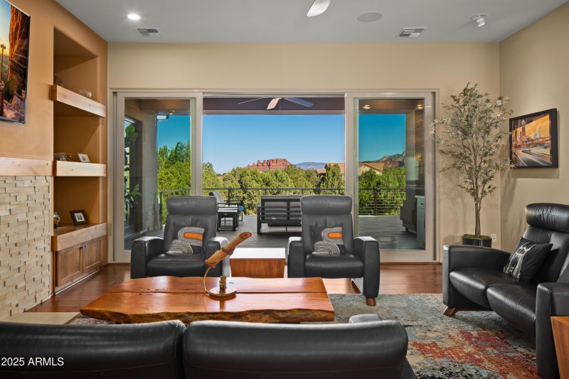 GREAT ROOM WITH EXPANSIVE VIEWS