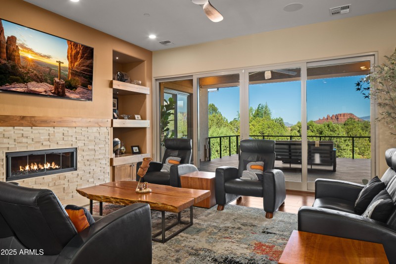 GREAT ROOM WITH GAS FIREPLACE