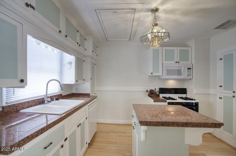28 W LEWIS AVE