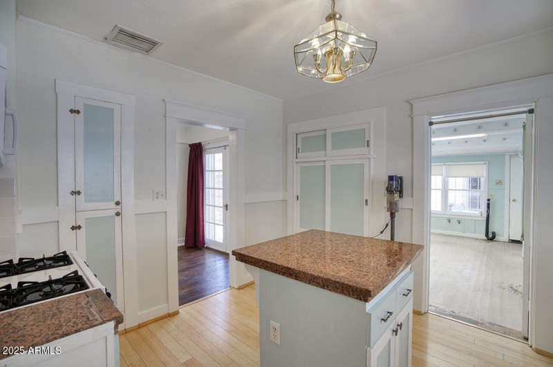 28 W LEWIS AVE