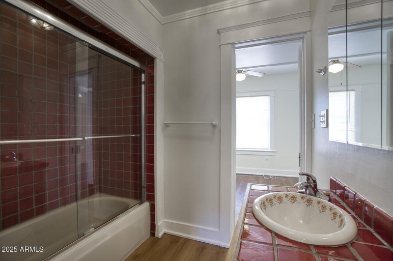 28 W LEWIS AVE