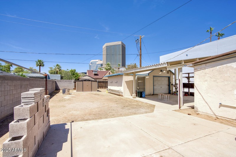 28 W LEWIS AVE
