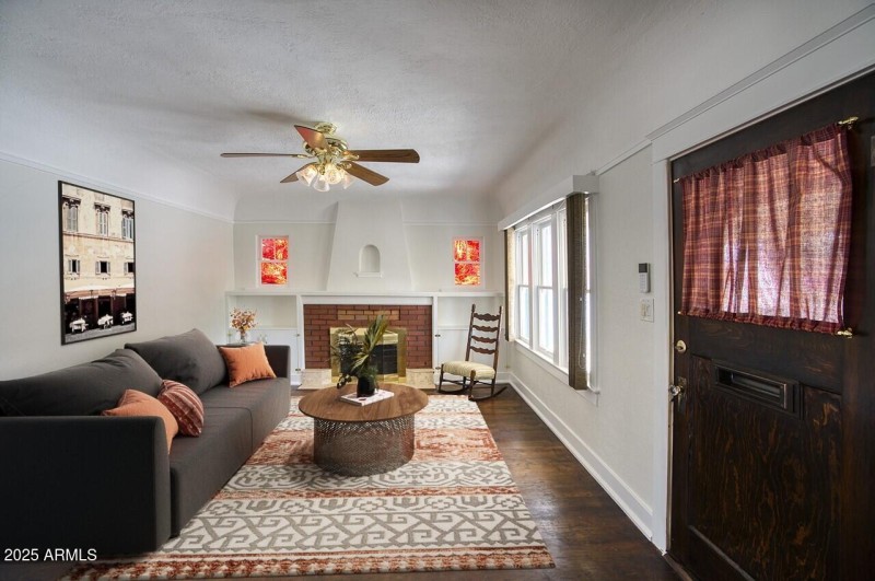 28 W LEWIS AVE