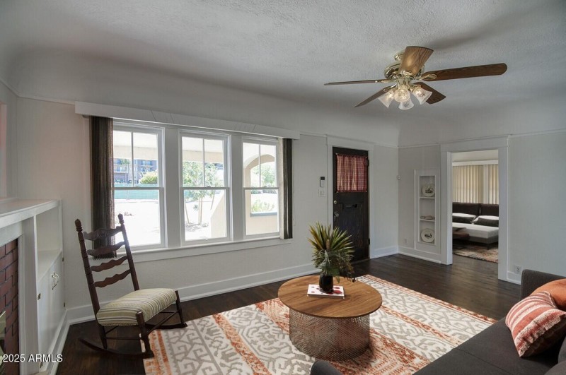 28 W LEWIS AVE