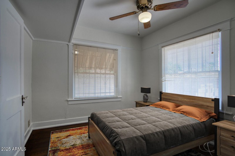 28 W LEWIS AVE