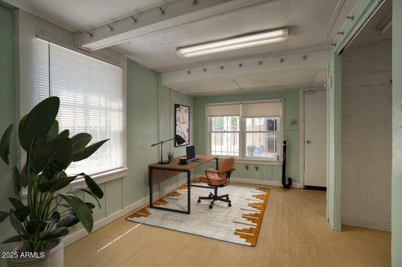 28 W LEWIS AVE