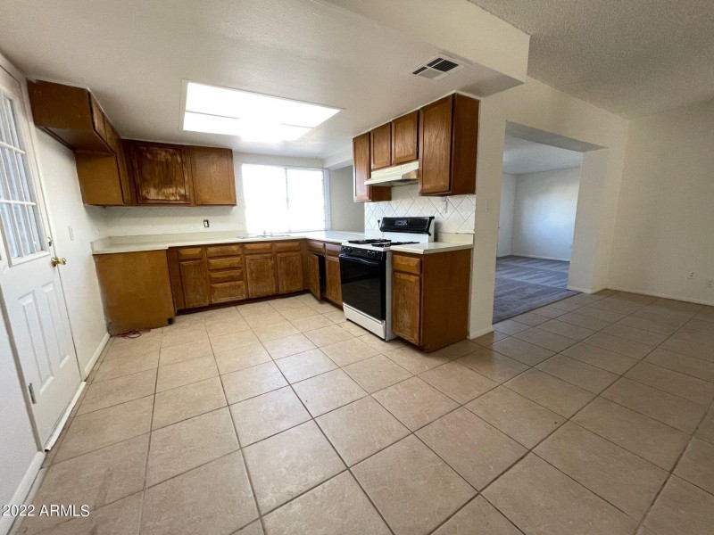 0E93AC44-D299-4BB7-A77F-4C311A5B6CA1