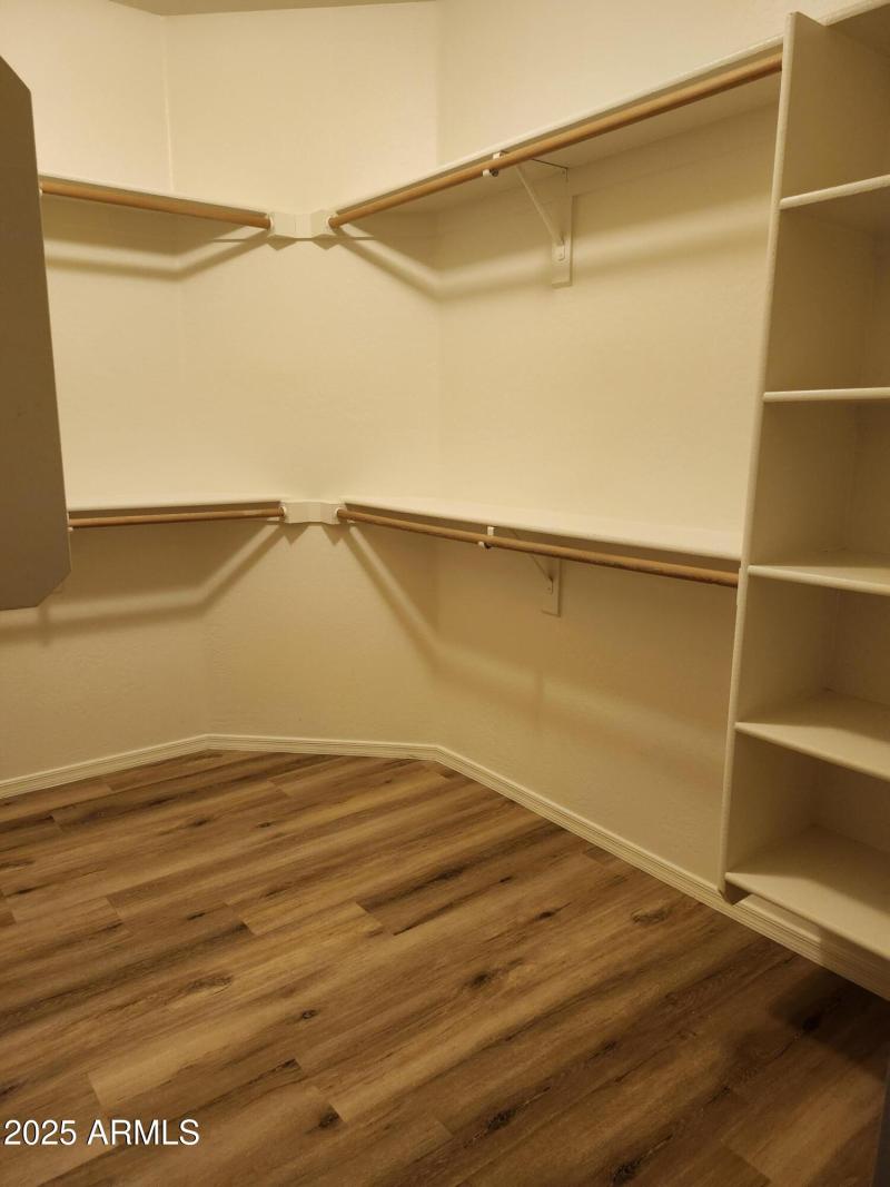 MSTR WALK-IN CLOSET