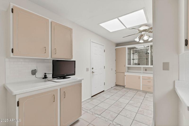Eat-in Kitchen