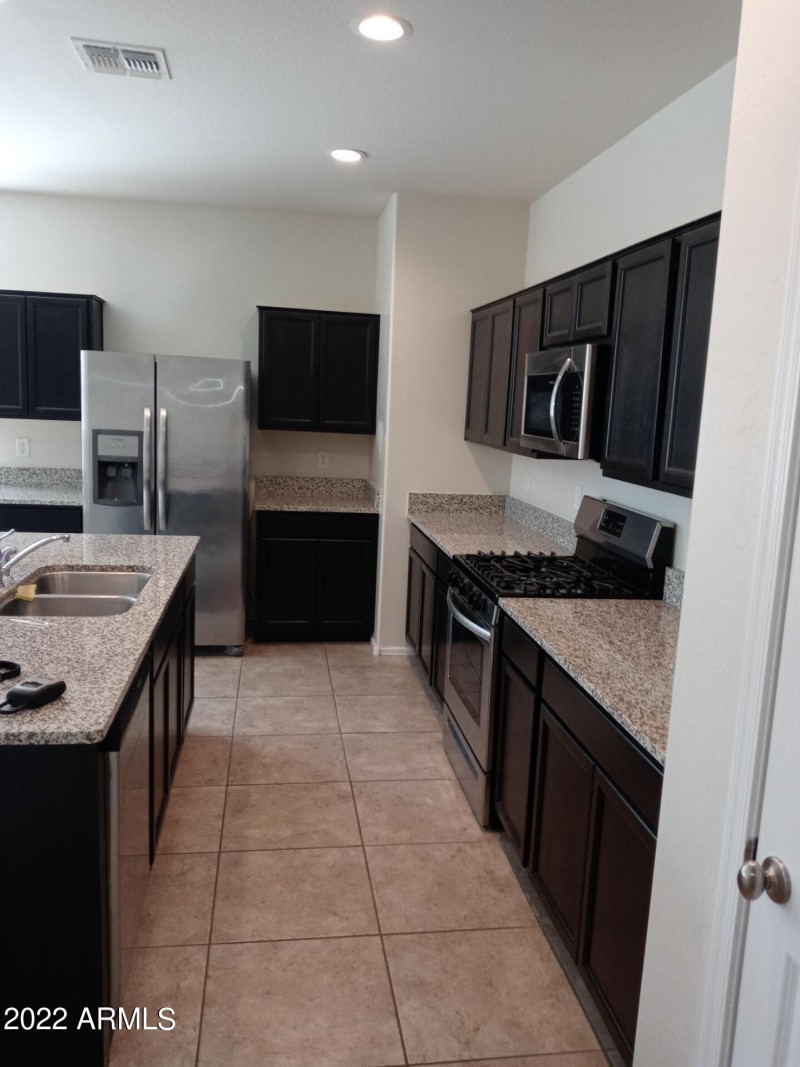 31009 W COLUMBUS AVE22