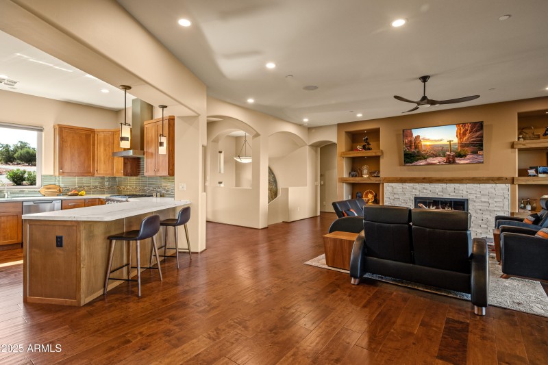 KITCHEN & GREAT ROOM