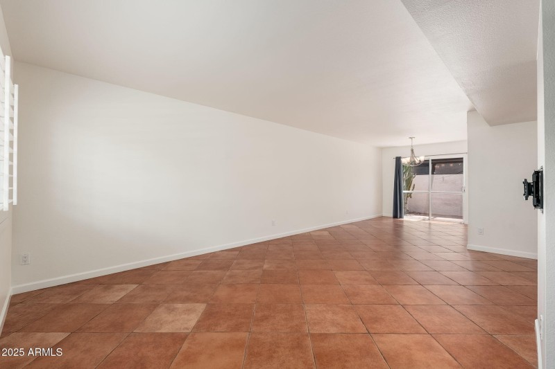 7684 E Minnezona Ave - 006