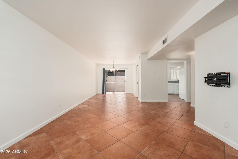 7684 E Minnezona Ave - 008