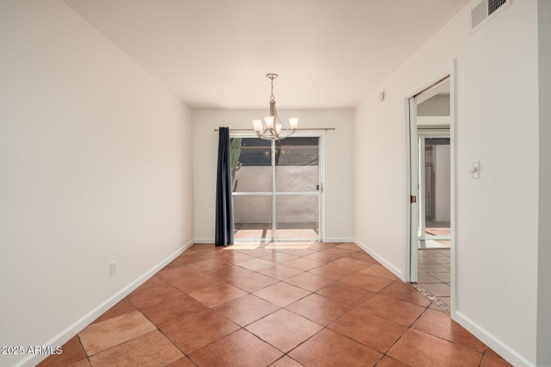 7684 E Minnezona Ave - 011