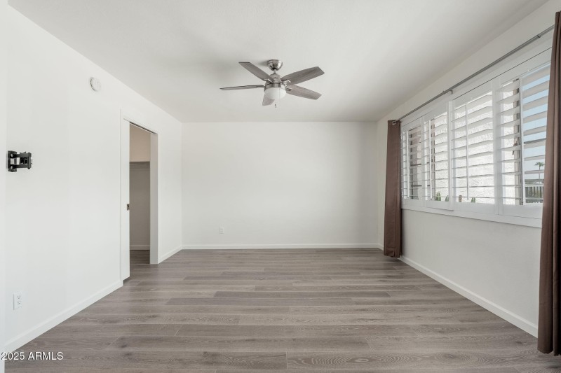 7684 E Minnezona Ave - 021