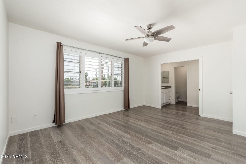 7684 E Minnezona Ave - 023