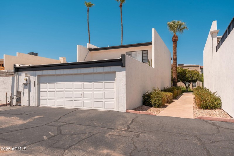 7684 E Minnezona Ave - 037