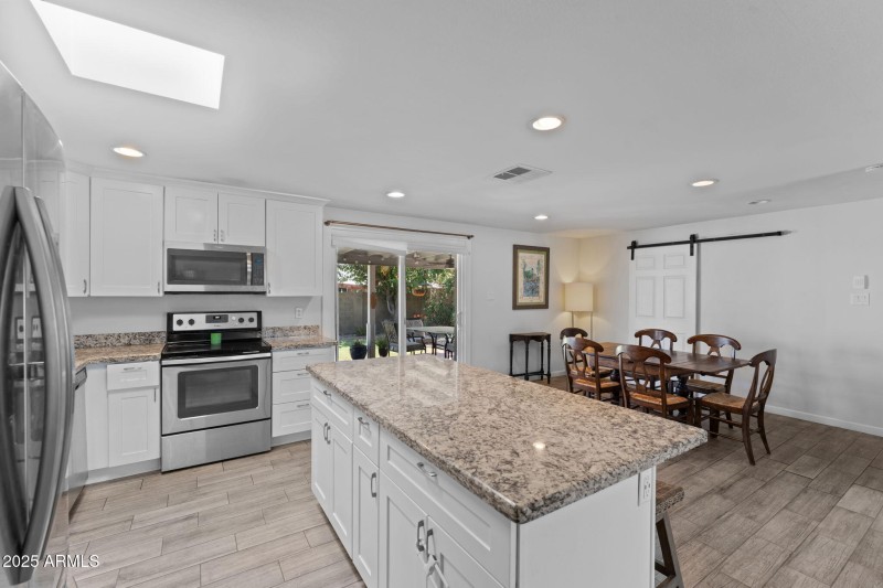Kitchen/Dining Area