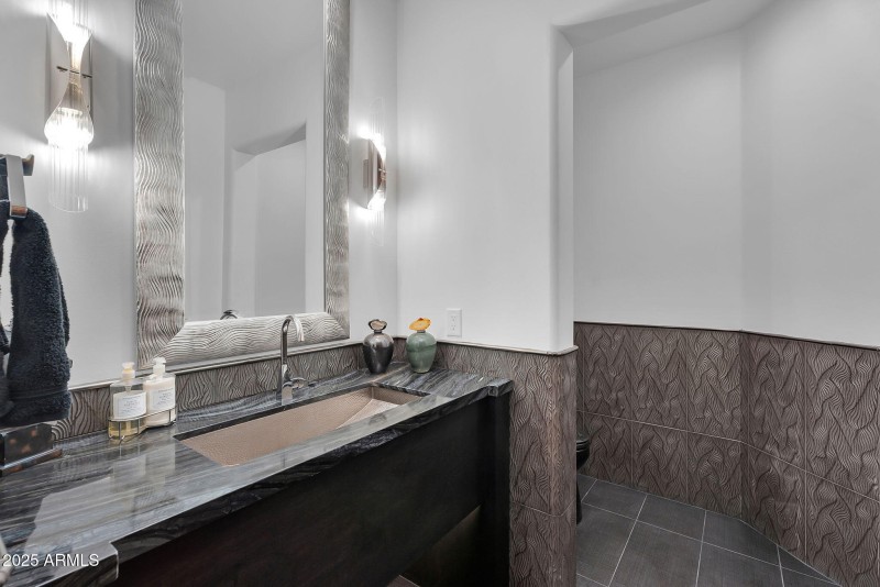Hallyway Bathroom