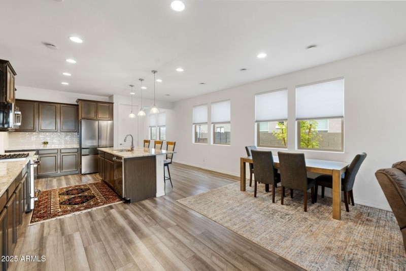 KITCHEN & DINING