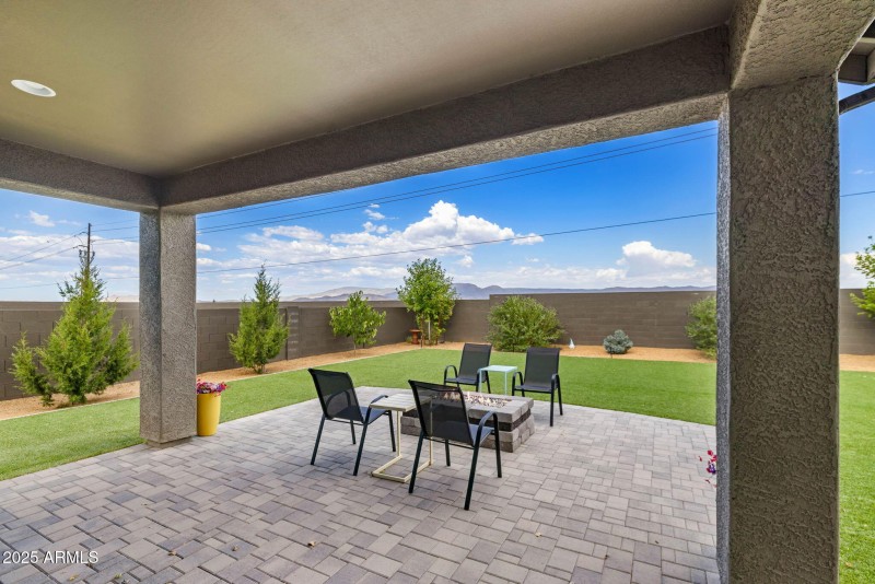 COVERED BACK PATIO