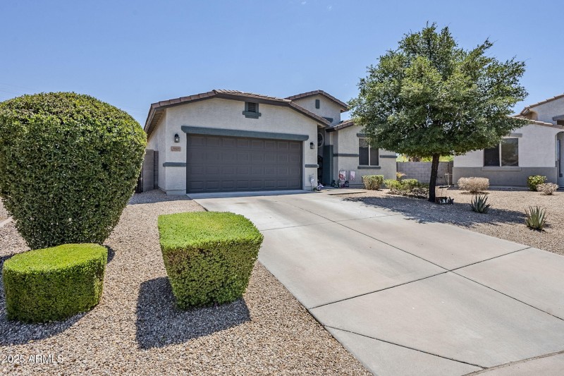Spacious driveway