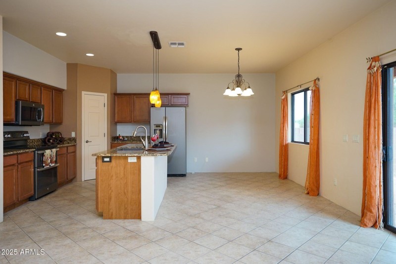 Kitchen/DR