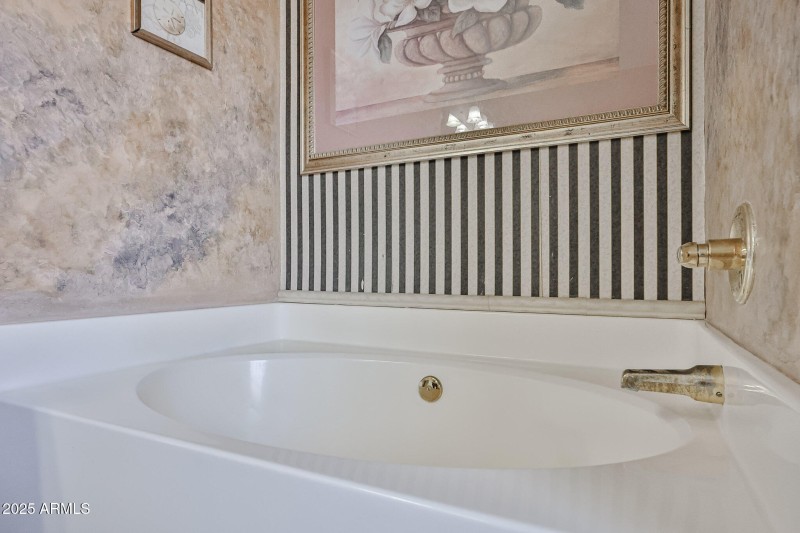 DOWNSTAIRS PRIMARY BATH