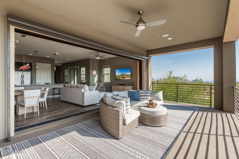 Pinnacle Pointe Unit 2037