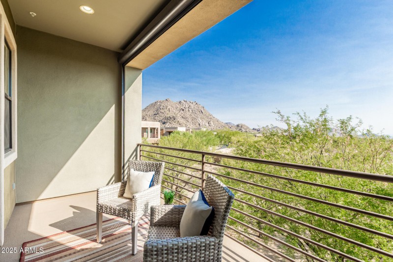 Pinnacle Pointe Unit 2037