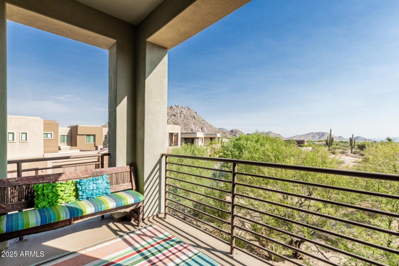 Pinnacle Pointe Unit 2037