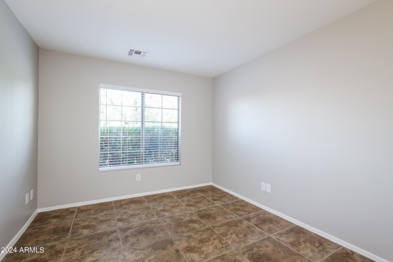 005-photo-dining-room-7664988