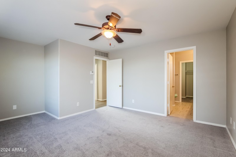 007-photo-master-bedroom-7664980