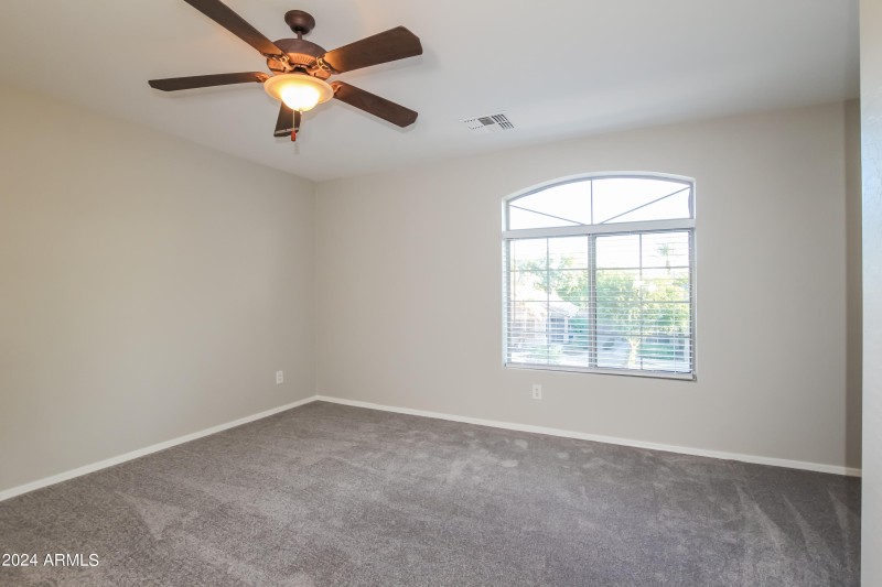 010-photo-bedroom-7664979